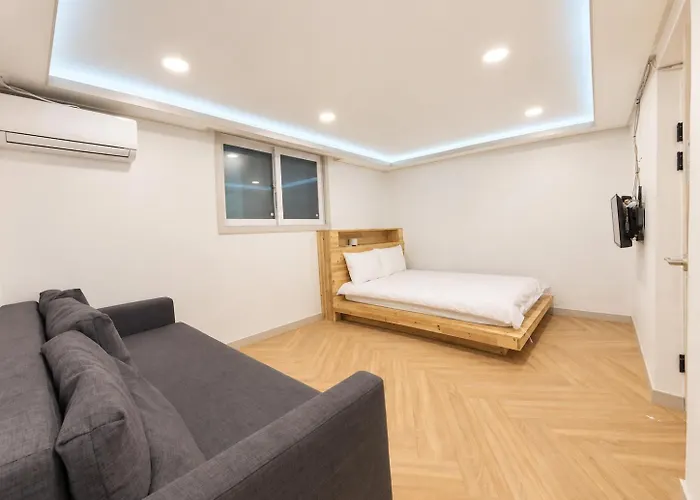 Dawoo House 1 In Hongdae Seoel